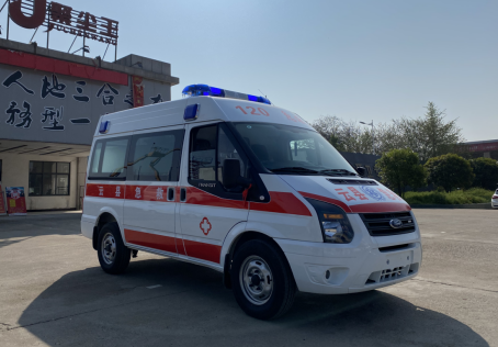 福特V348短軸中頂轉(zhuǎn)運(yùn)型救護(hù)車