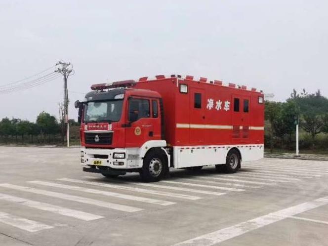 重汽豪沃野營凈水車